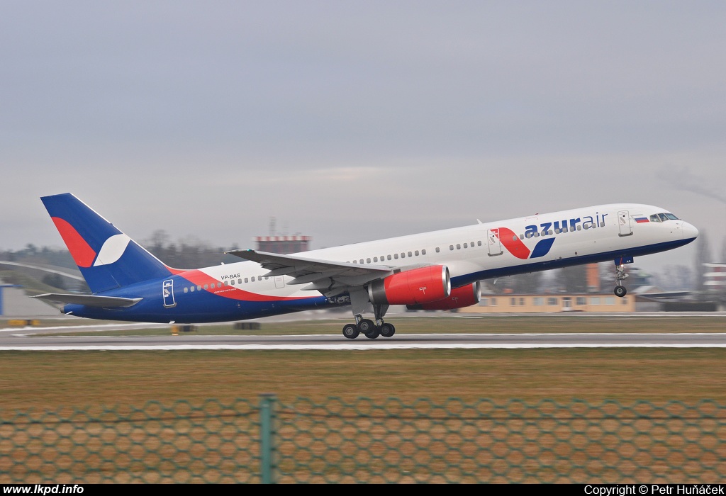 Azur Air – Boeing B757-28A VP-BAS