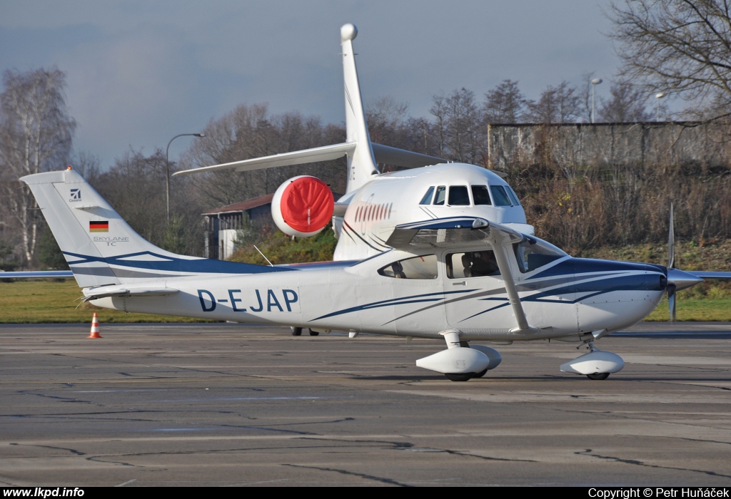 Private/Soukrom – Cessna 182TC D-EJAP