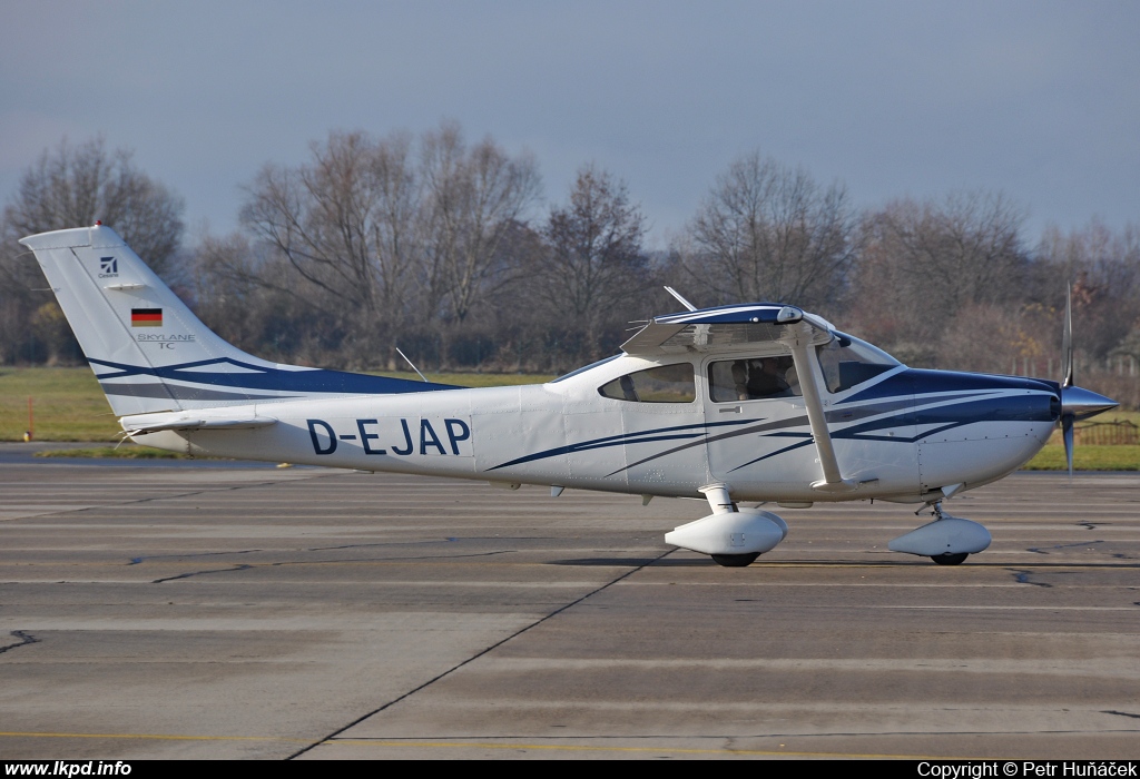 Private/Soukrom – Cessna 182TC D-EJAP