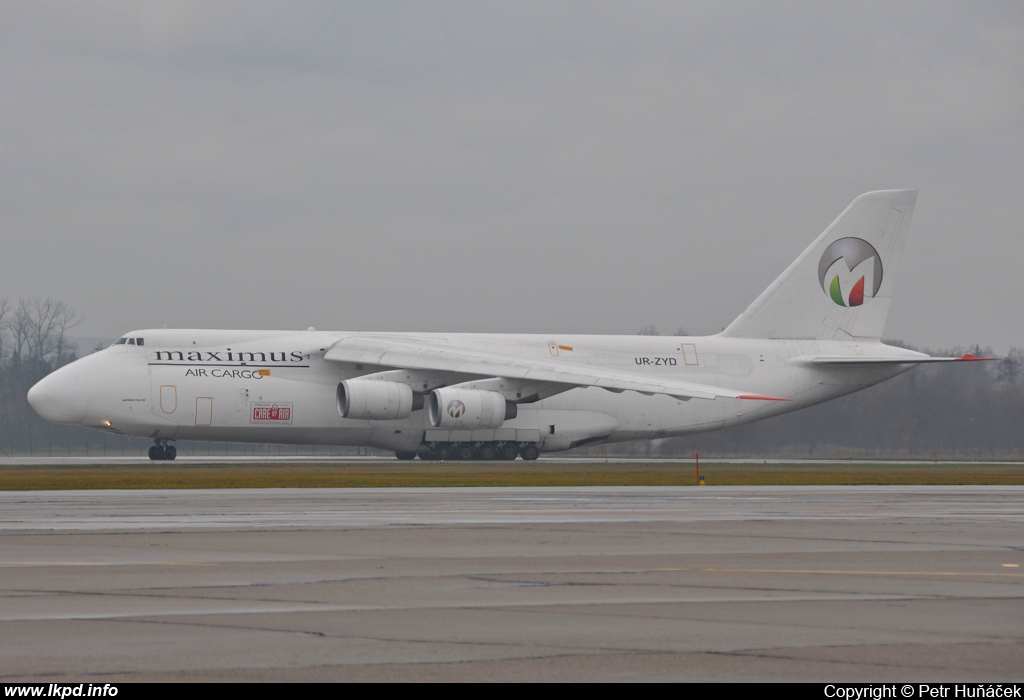 Maximus Air Cargo – Antonov AN-124-100 UR-ZYD