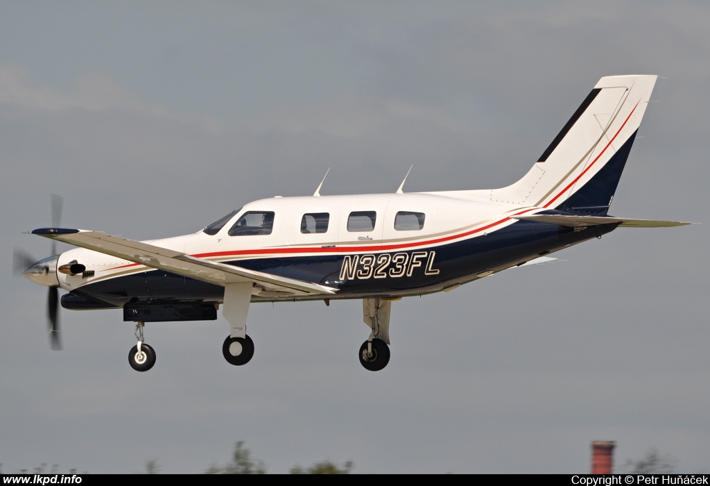 Private/Soukrom – Piper PA-46-310P N323FL