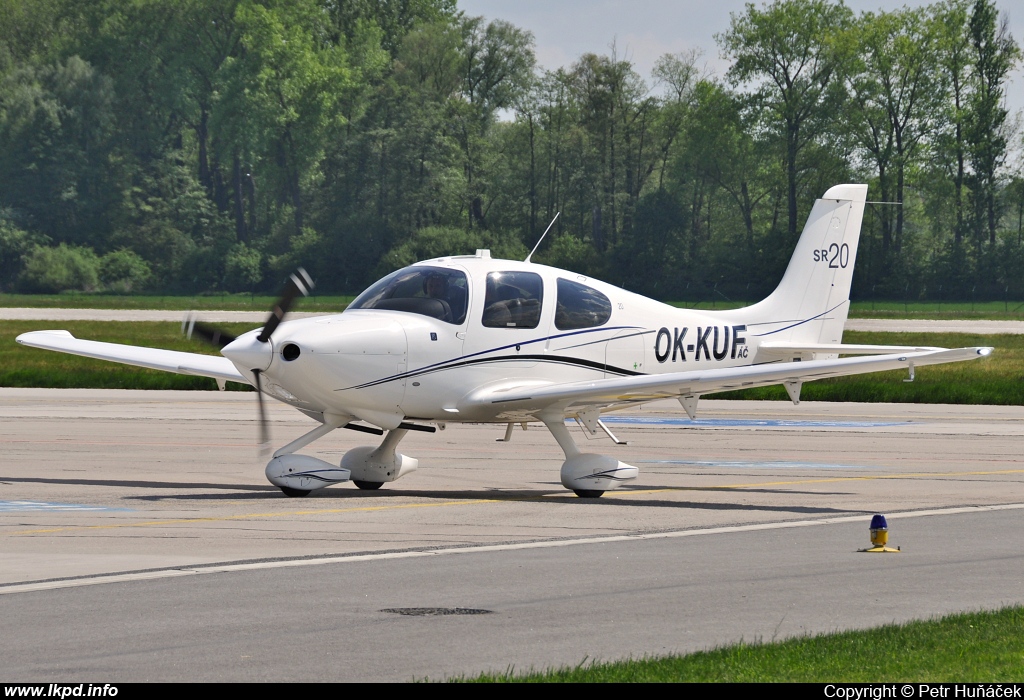 Private/Soukrom – Cirrus SR20 G2 OK-KUF