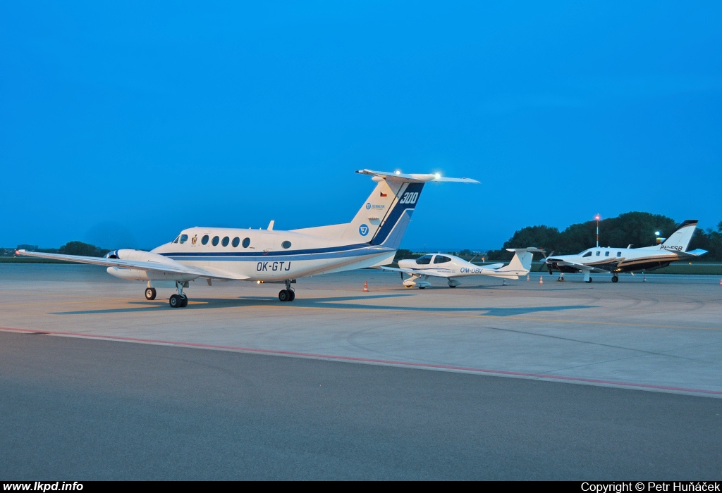 Junker – Beech Super King Air 300LW OK-GTJ