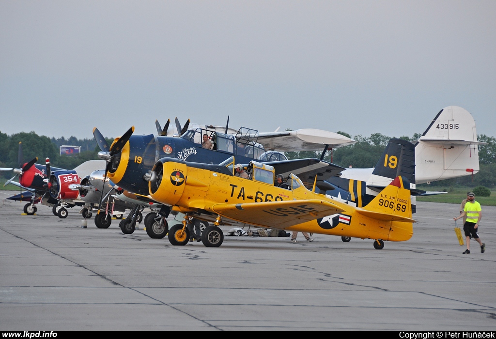 Private/Soukrom – North American SNJ-5 Texan F-AZBL