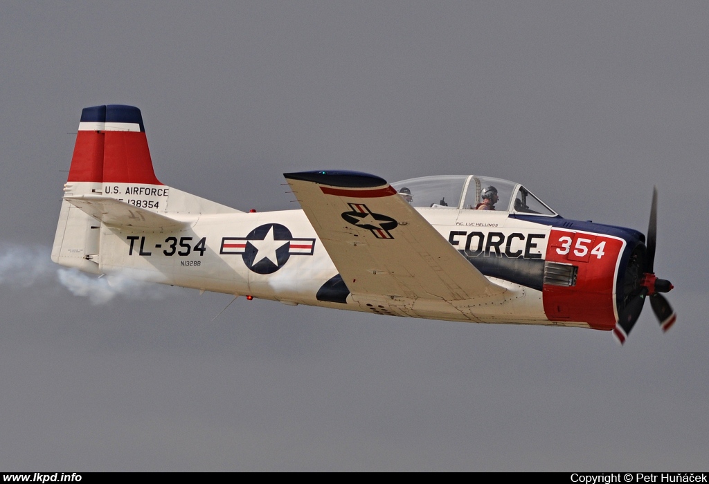 Private/Soukrom – North American T-28B N1328B