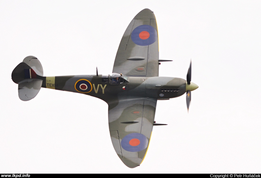 Private/Soukrom – Supermarine 361 Spitfire LF16E G-MXVI