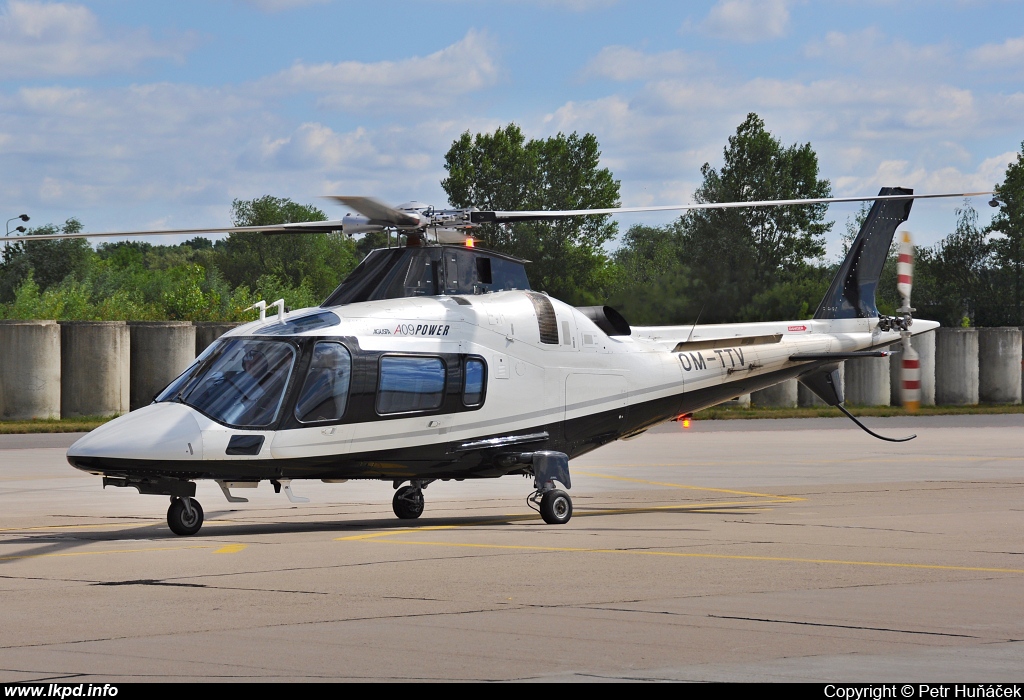 Tatra Jet – Agusta A-109E OM-TTV