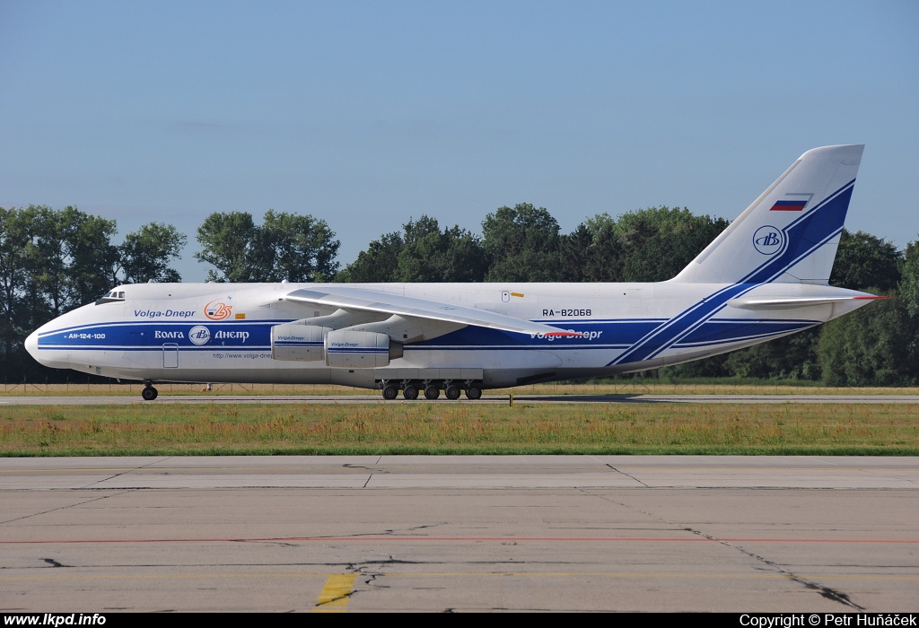 Volga-Dnepr Airlines – Antonov AN-124-100 RA-82068