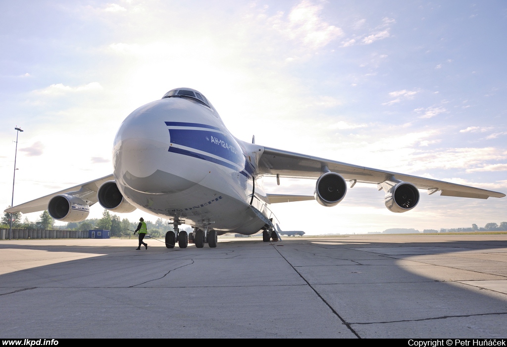 Volga-Dnepr Airlines – Antonov AN-124-100 RA-82068