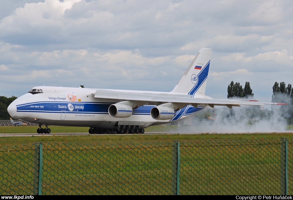 Volga-Dnepr Airlines – Antonov AN-124-100 RA-82068