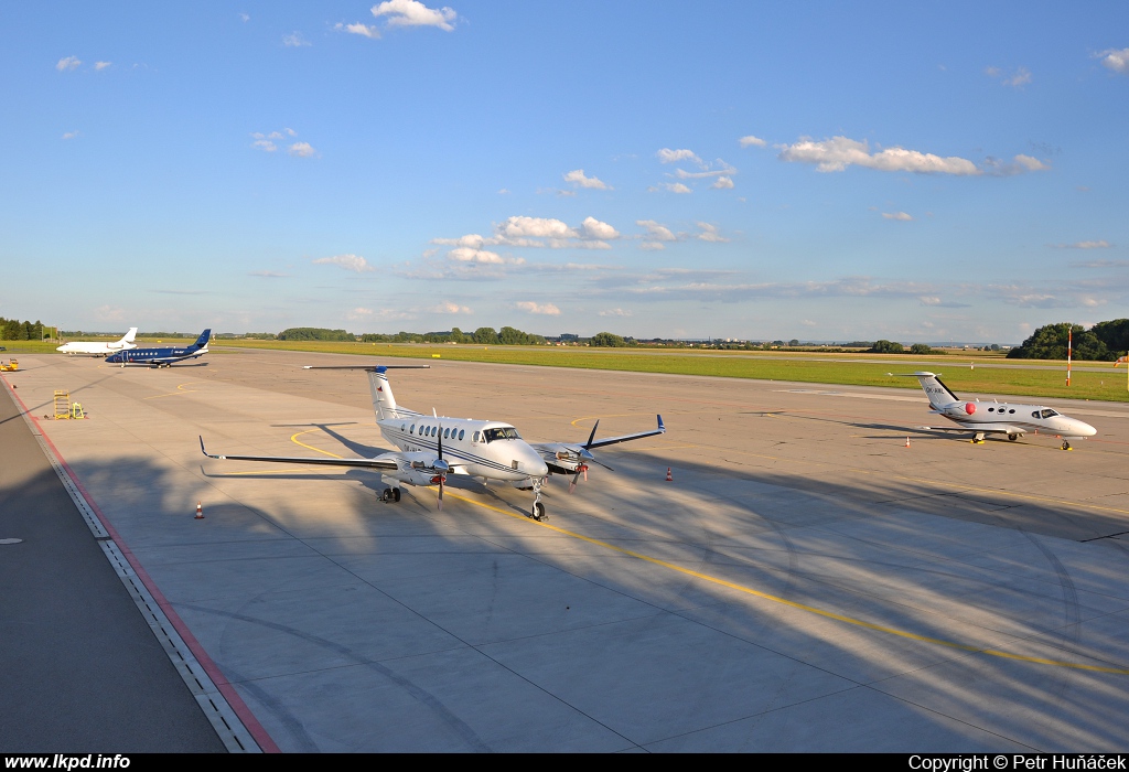 Aerotaxi – Beech 350 OK-HLB