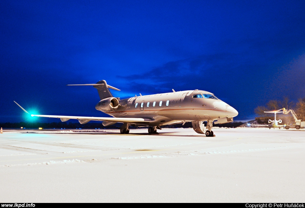 VistaJet – Bombardier BD-100-1A10 Challenger 350 9H-VCC