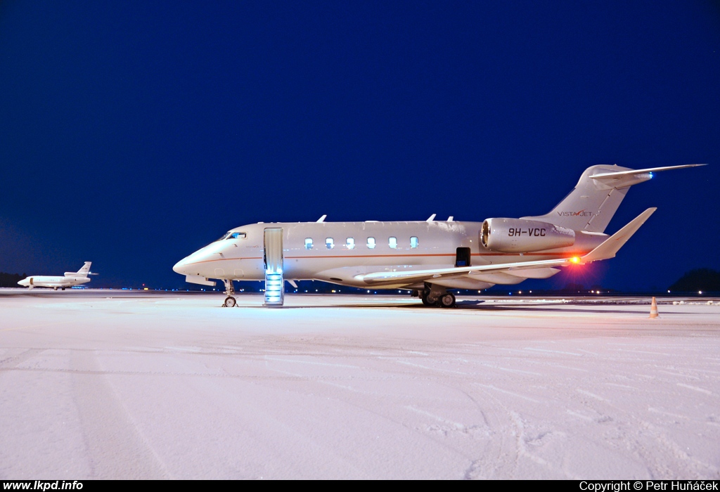 VistaJet – Bombardier BD-100-1A10 Challenger 350 9H-VCC