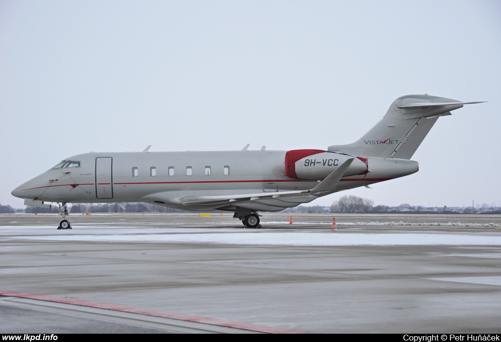 VistaJet – Bombardier BD-100-1A10 Challenger 350 9H-VCC