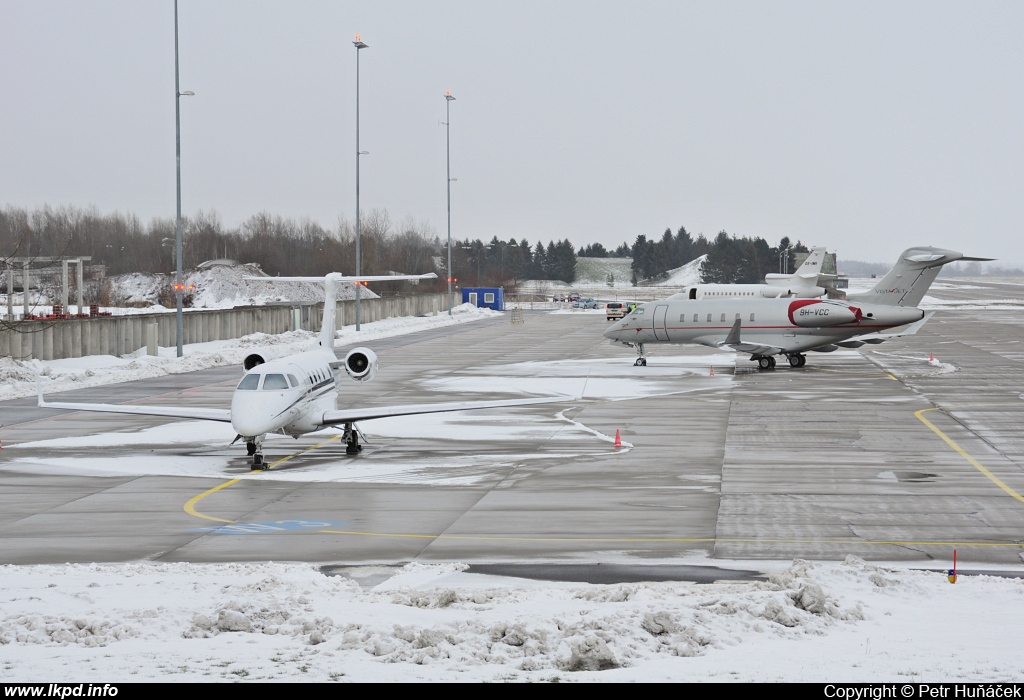 London Executive Aviation – Embraer EMB-505 Phenom 300 G-JAGA