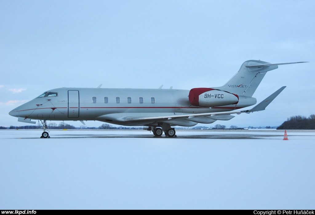 VistaJet – Bombardier BD-100-1A10 Challenger 350 9H-VCC