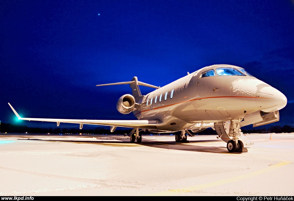 VistaJet – Bombardier BD-100-1A10 Challenger 350 9H-VCC