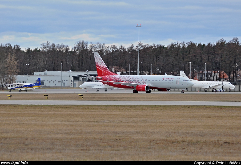 Rossia – Boeing B737-8AS VQ-BSS