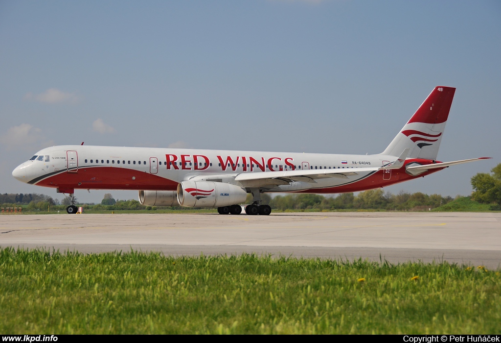 Red Wings – Tupolev TU-204-100V RA-64049