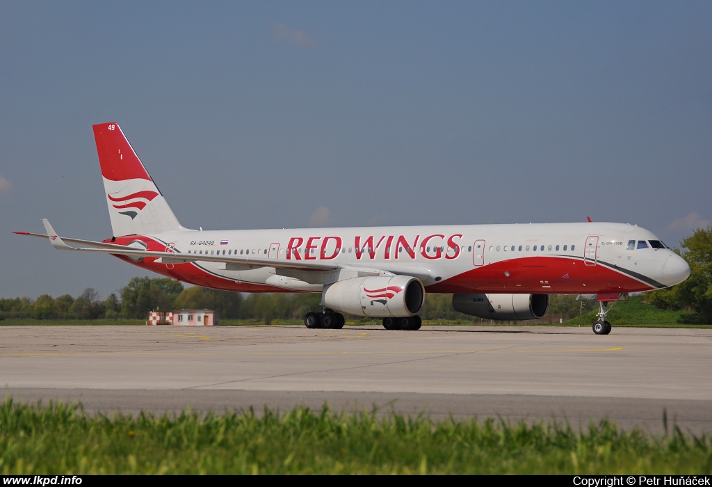 Red Wings – Tupolev TU-204-100V RA-64049