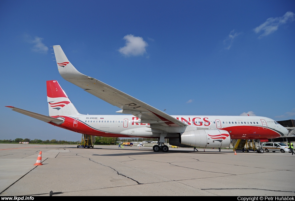 Red Wings – Tupolev TU-204-100V RA-64049