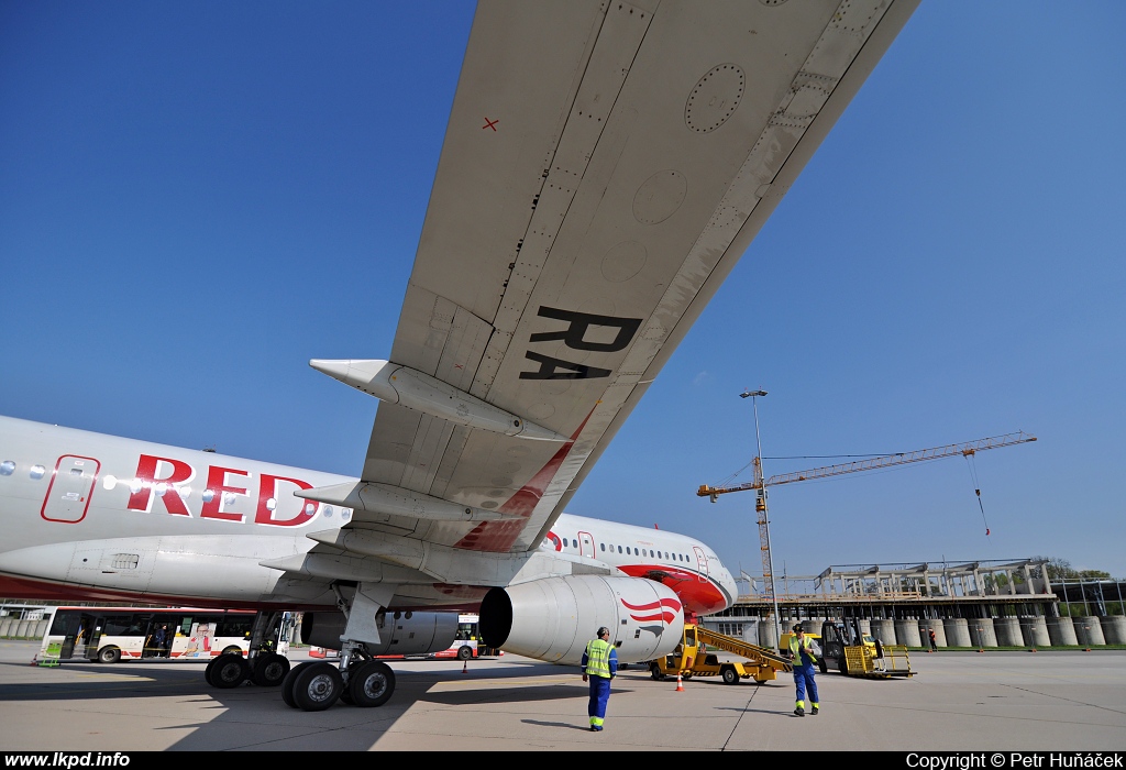 Red Wings – Tupolev TU-204-100V RA-64049