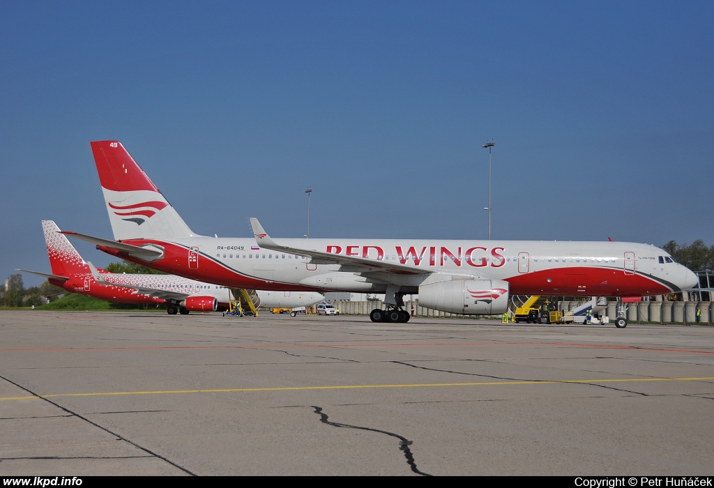 Red Wings – Tupolev TU-204-100V RA-64049