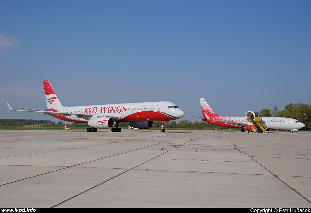 Red Wings – Tupolev TU-204-100V RA-64049