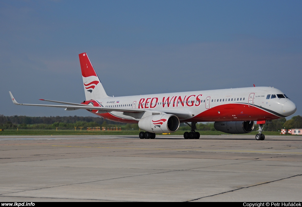 Red Wings – Tupolev TU-204-100V RA-64049