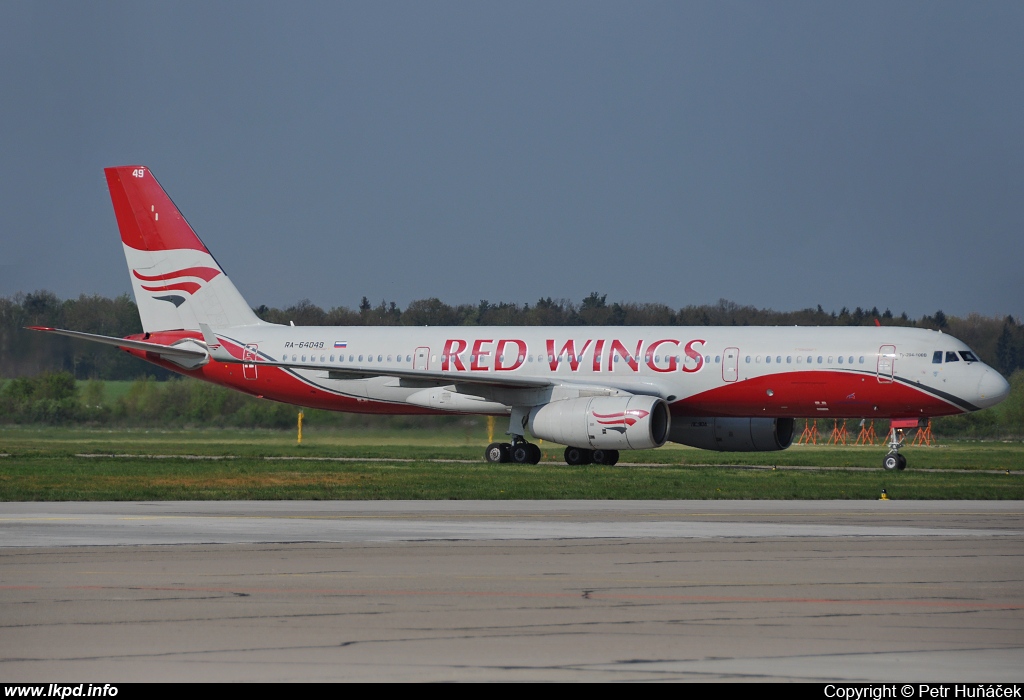 Red Wings – Tupolev TU-204-100V RA-64049