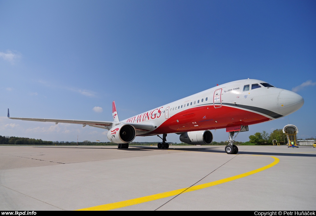 Red Wings – Tupolev TU-204-100V RA-64049