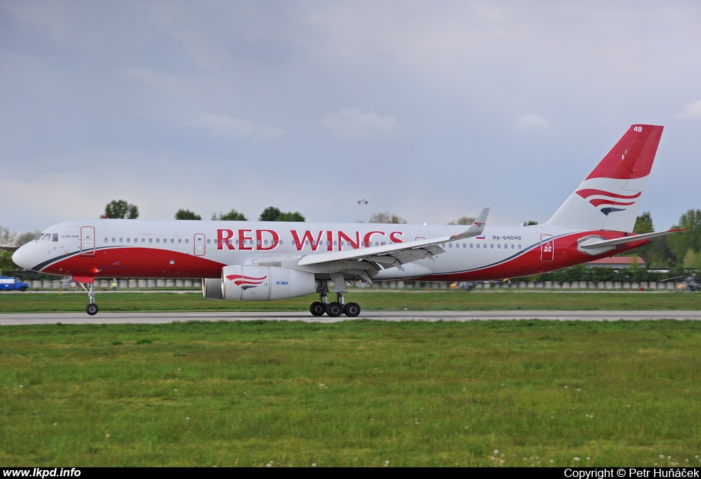 Red Wings – Tupolev TU-204-100V RA-64049