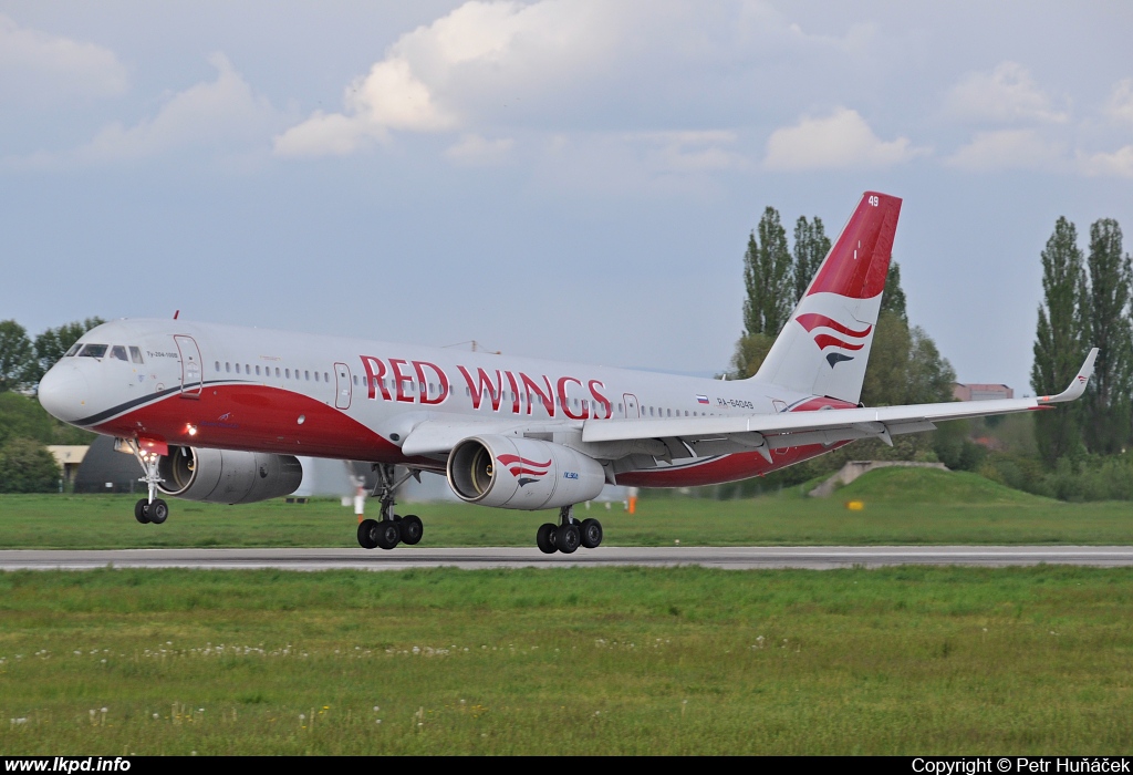 Red Wings – Tupolev TU-204-100V RA-64049