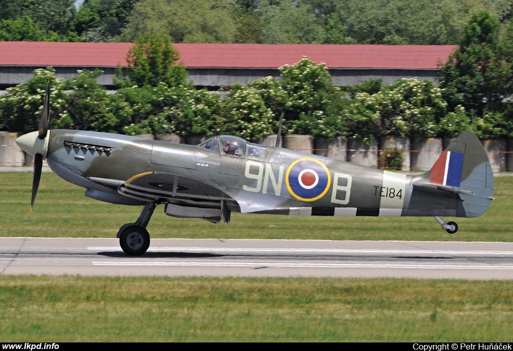 Private/Soukrom – Supermarine 361 Spitfire LF16E G-MXVI