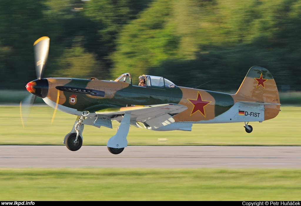 Private/Soukrom – Yakovlev YAK-9UM D-FIST