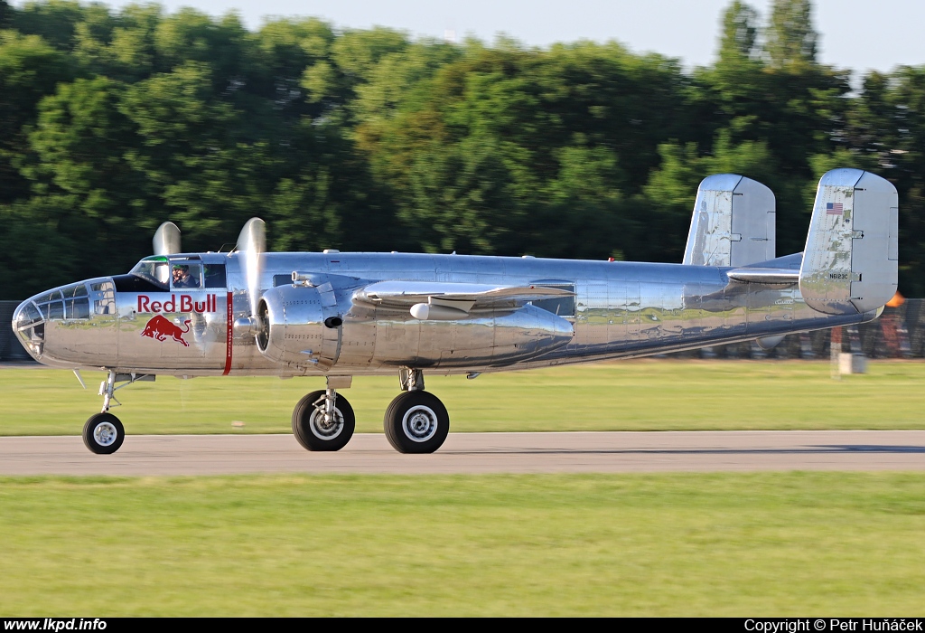 The Flying Bulls – North American B-25J N6123C