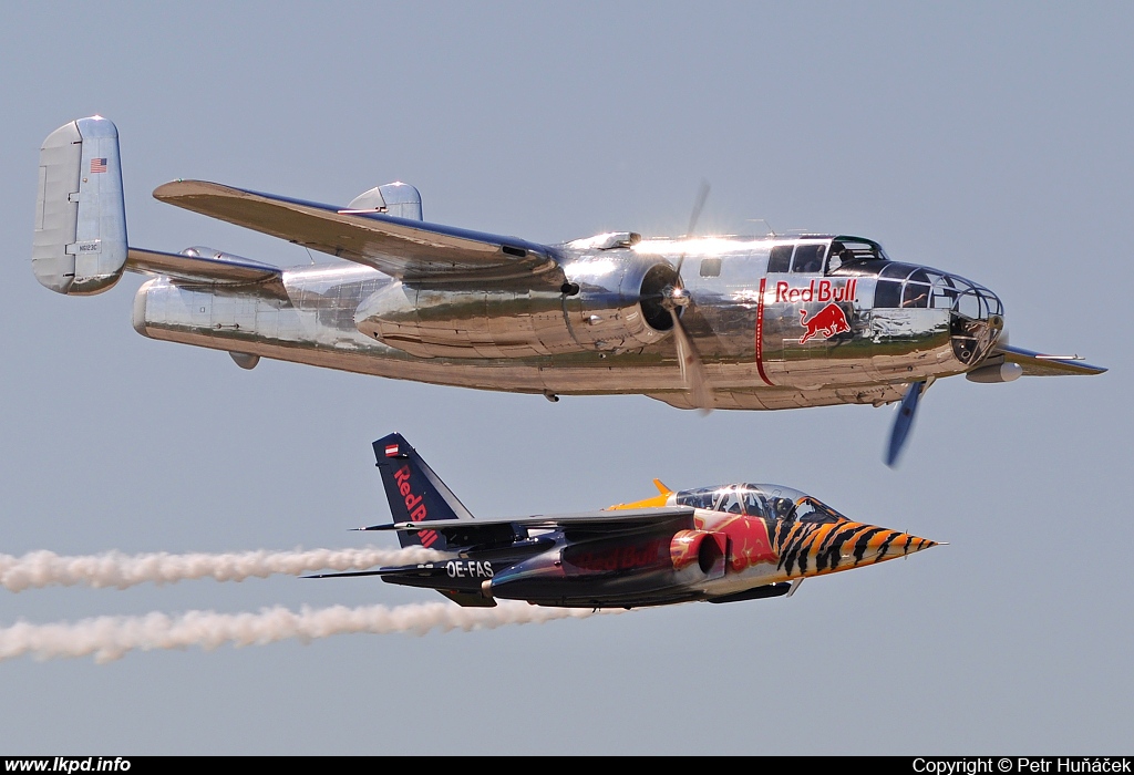 The Flying Bulls – North American B-25J N6123C