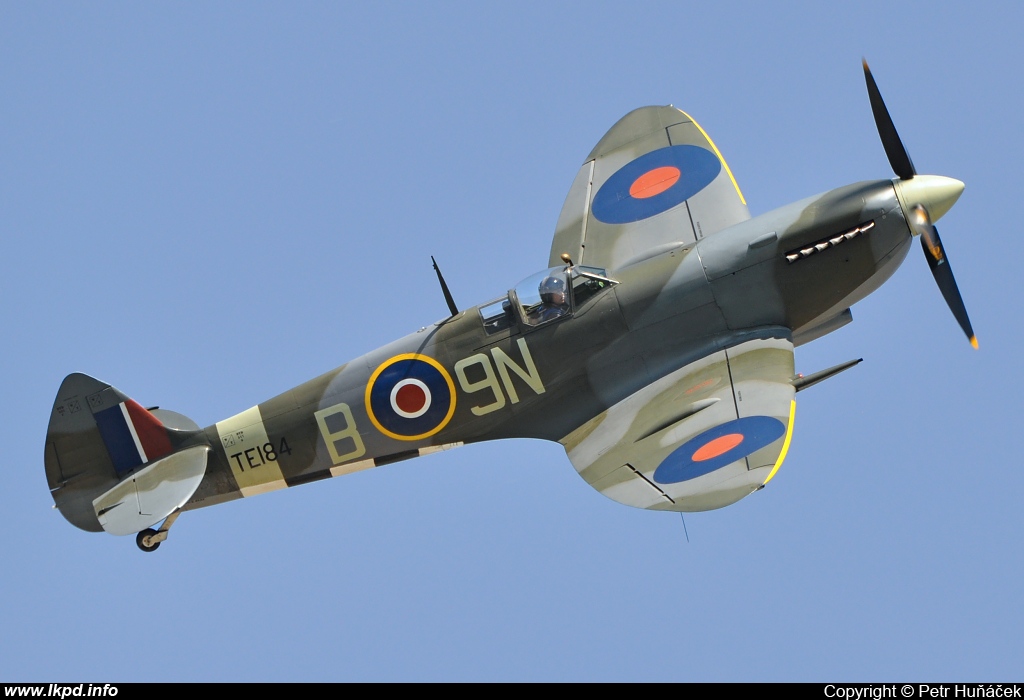 Private/Soukrom – Supermarine 361 Spitfire LF16E G-MXVI