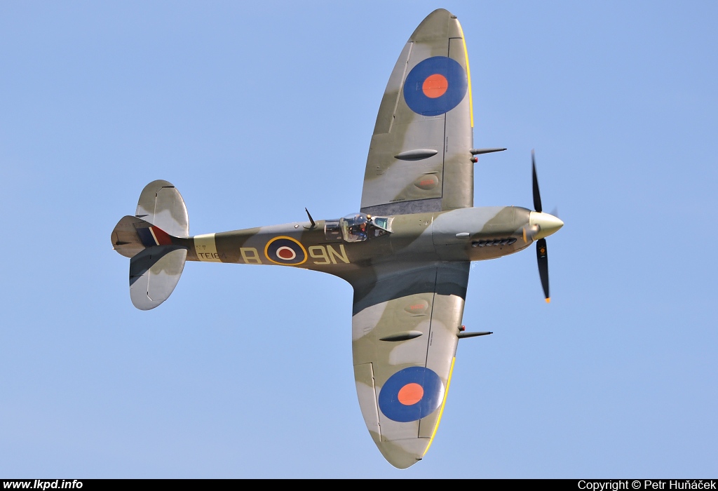 Private/Soukrom – Supermarine 361 Spitfire LF16E G-MXVI