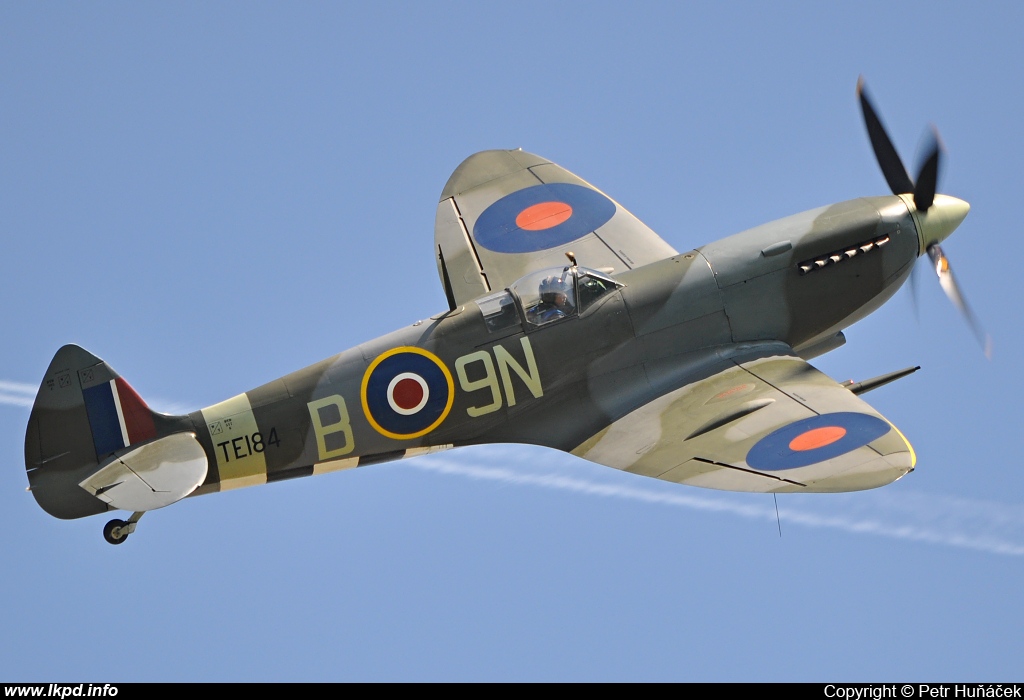 Private/Soukrom – Supermarine 361 Spitfire LF16E G-MXVI