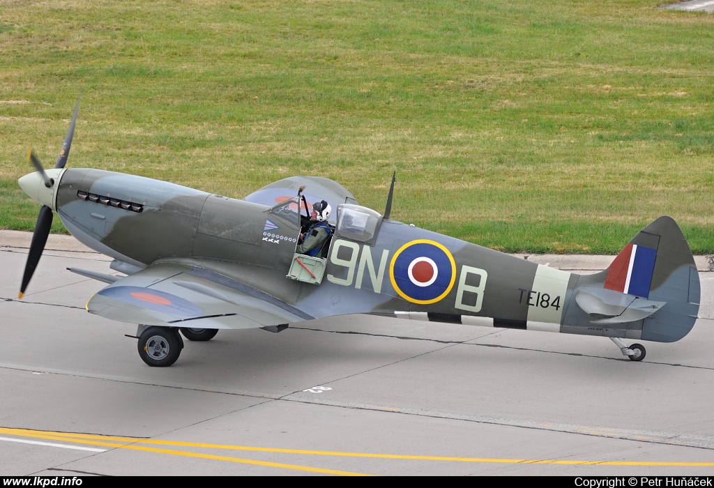 Private/Soukrom – Supermarine 361 Spitfire LF16E G-MXVI