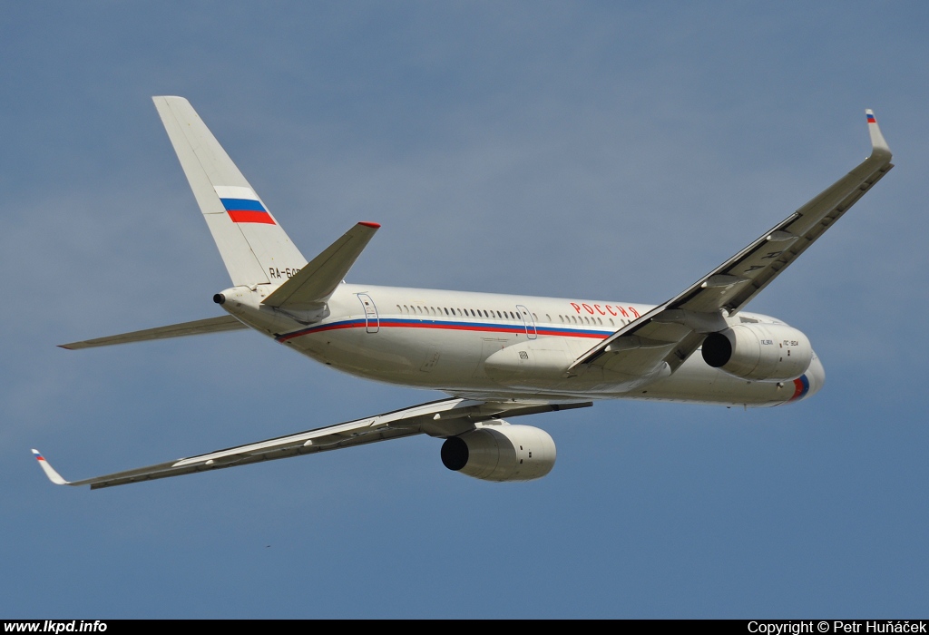 Rossia – Tupolev TU-214 RA-64521