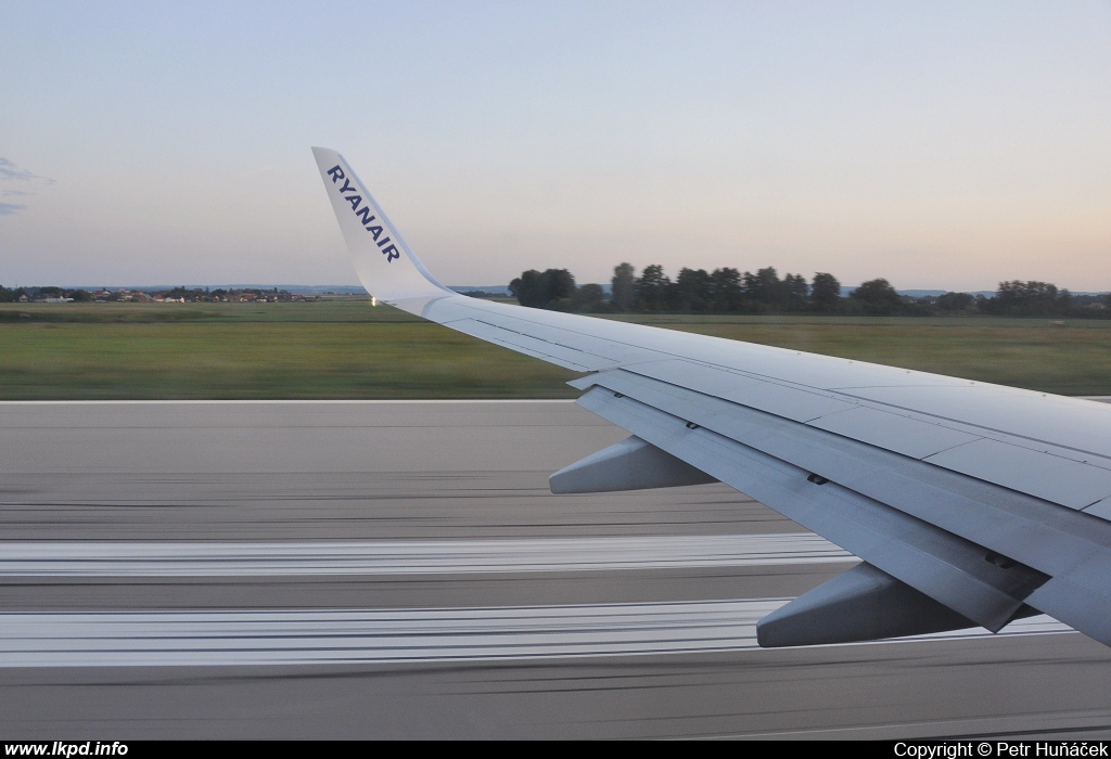 Ryanair – Boeing B737-8AS EI-FTH