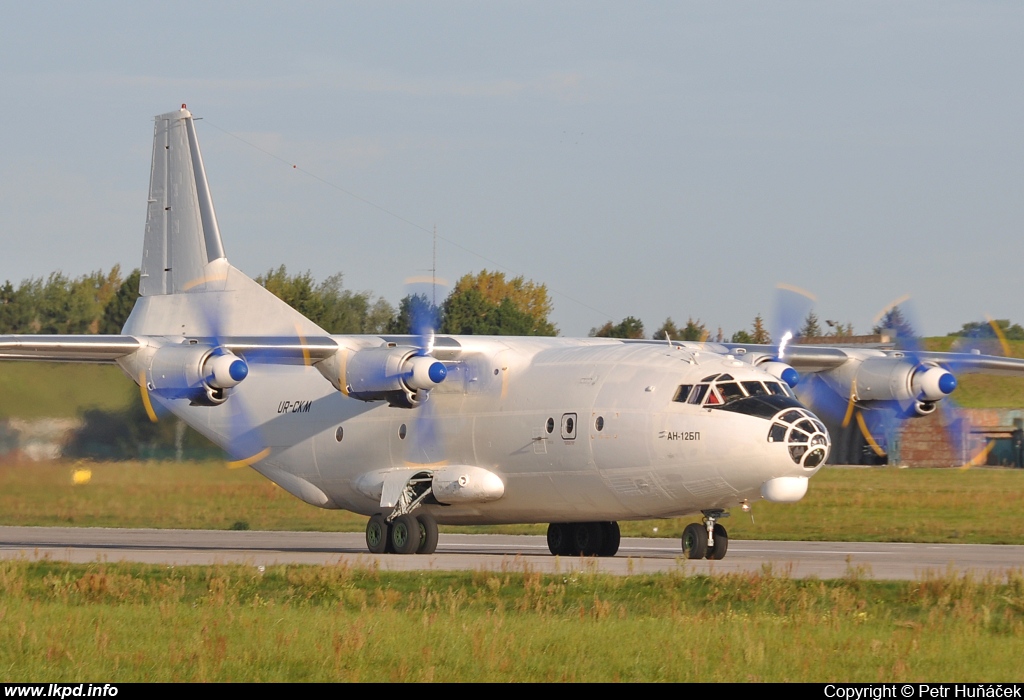 CAVOK – Antonov AN-12BP UR-CKM