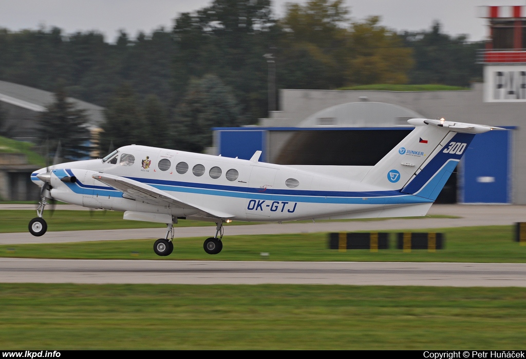 Junker – Beech Super King Air 300LW OK-GTJ