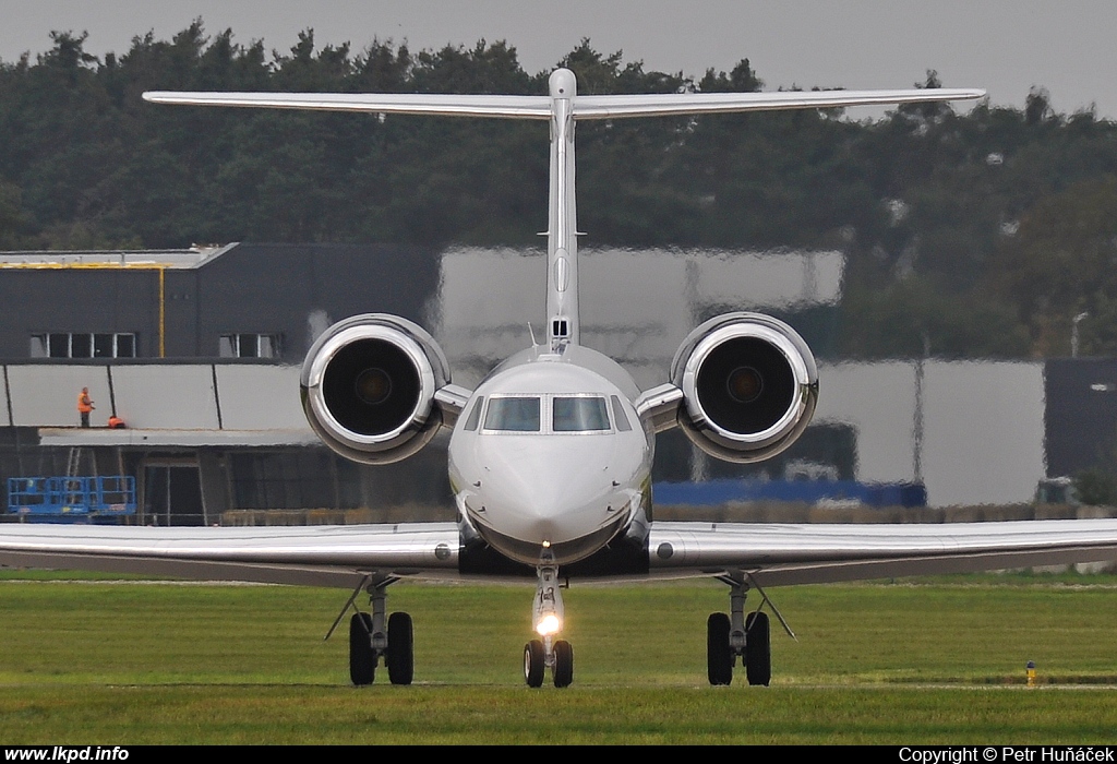 Luxaviation – Gulfstream G-V OE-IIS