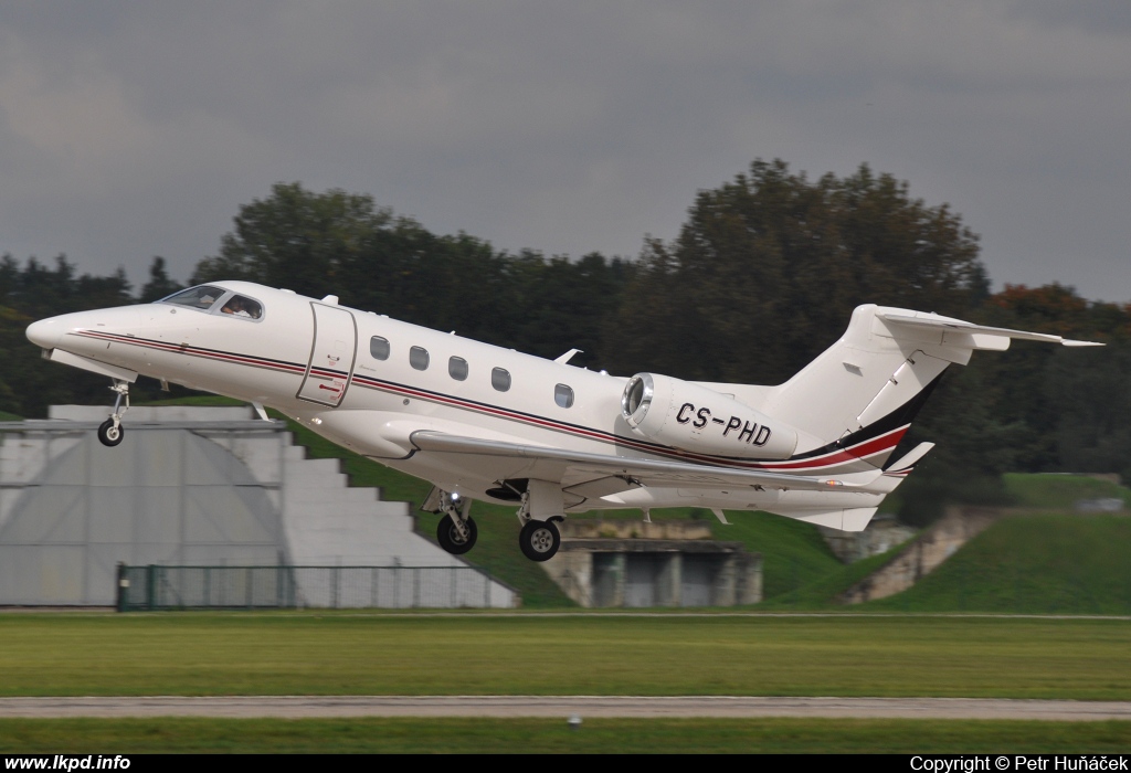 NetJets Europe – Embraer EMB-505 Phenom 300 CS-PHD