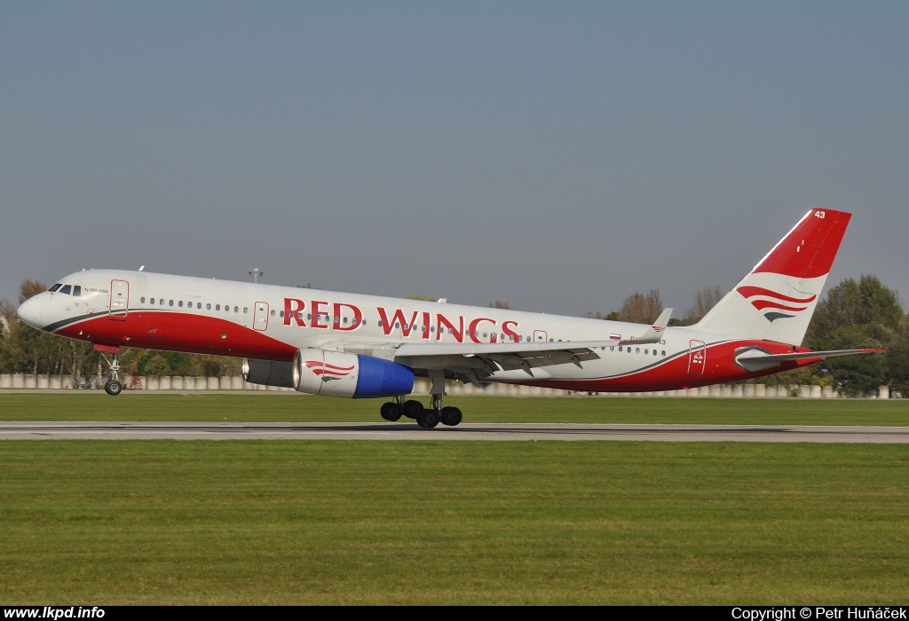 Red Wings – Tupolev TU-204-100V RA-64043