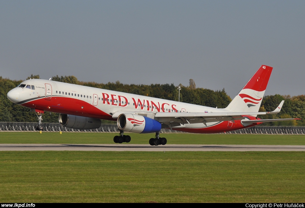 Red Wings – Tupolev TU-204-100V RA-64043