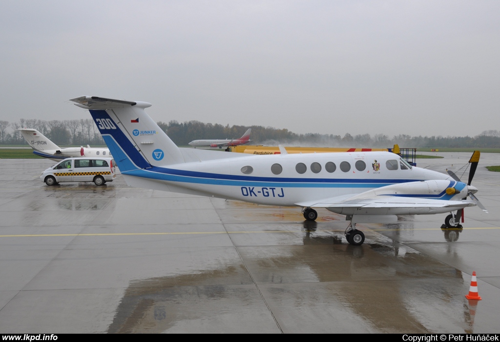 Junker – Beech Super King Air 300LW OK-GTJ